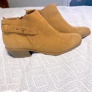 Caramel belted ankle boot 8